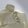 فستان أصفر مع وشاح