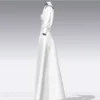 جمبسوت نسائي بزخارف بنية وأكمام بيضاء