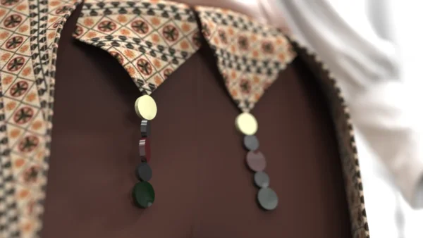 جمبسوت نسائي بزخارف بنية وأكمام بيضاء